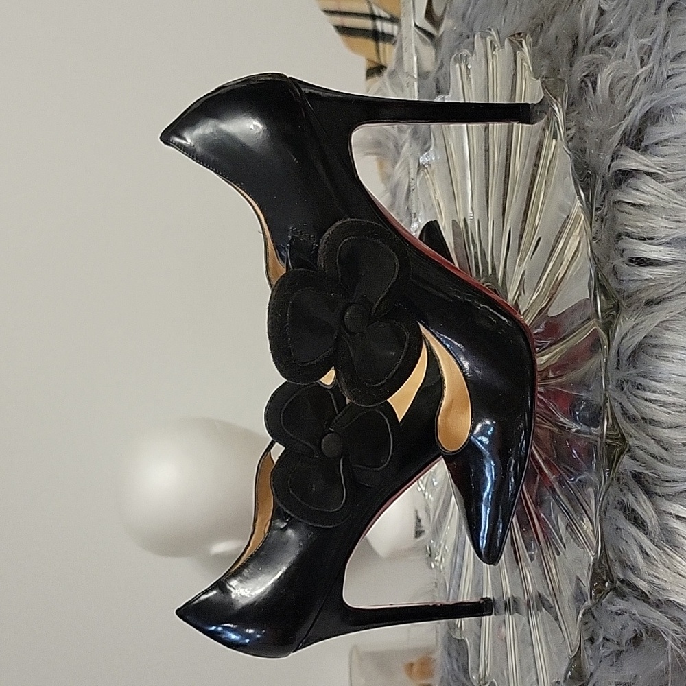 CHRISTIAN LOUBOUTIN patent leather Flower Pump